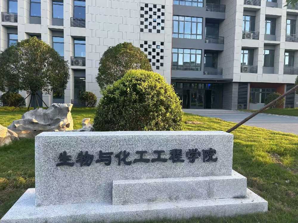 莒县扬州职业大学体育场高杆灯项目